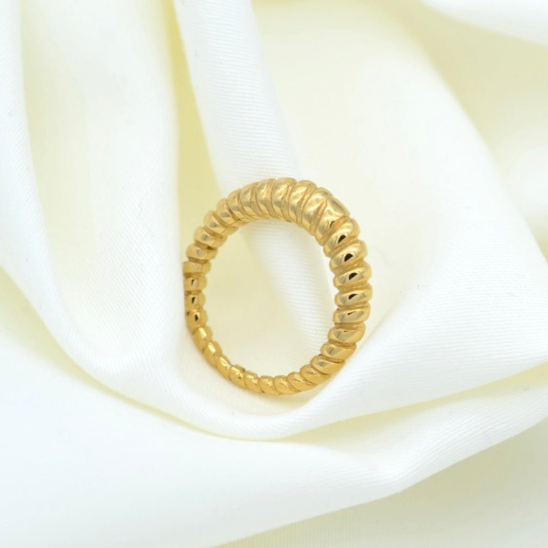 "Callisto" - Minimalist Small Croisant Ring - Aella Design Jewelry