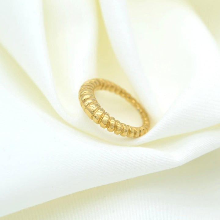 "Callisto" - Minimalist Small Croisant Ring - Aella Design Jewelry