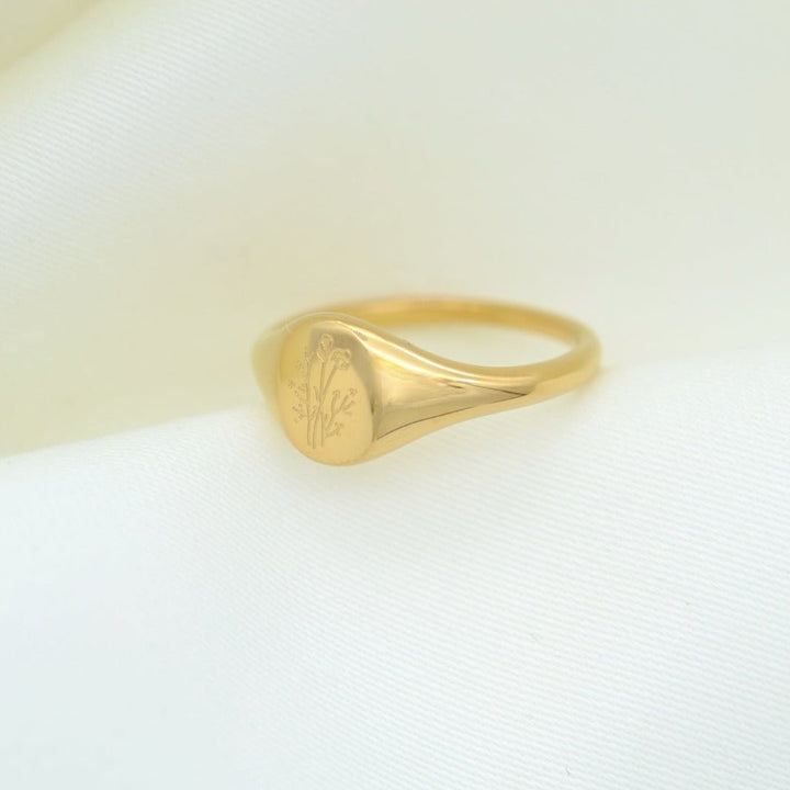 "Ione" - Signet Ring Engraved Wild Flower - Aella Design Jewelry